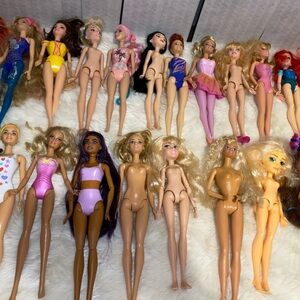 31 Barbie’s